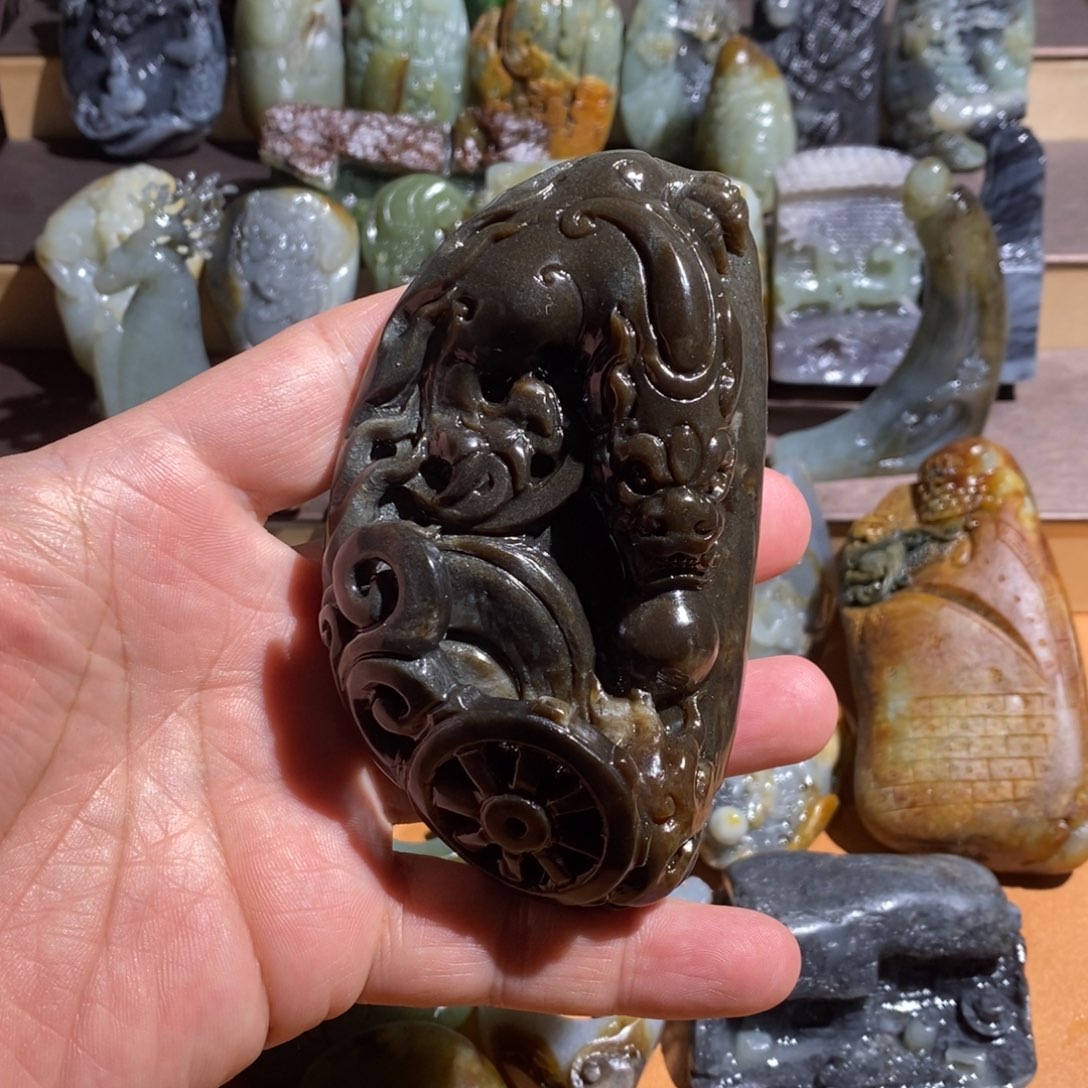 和田玉未镶嵌把件