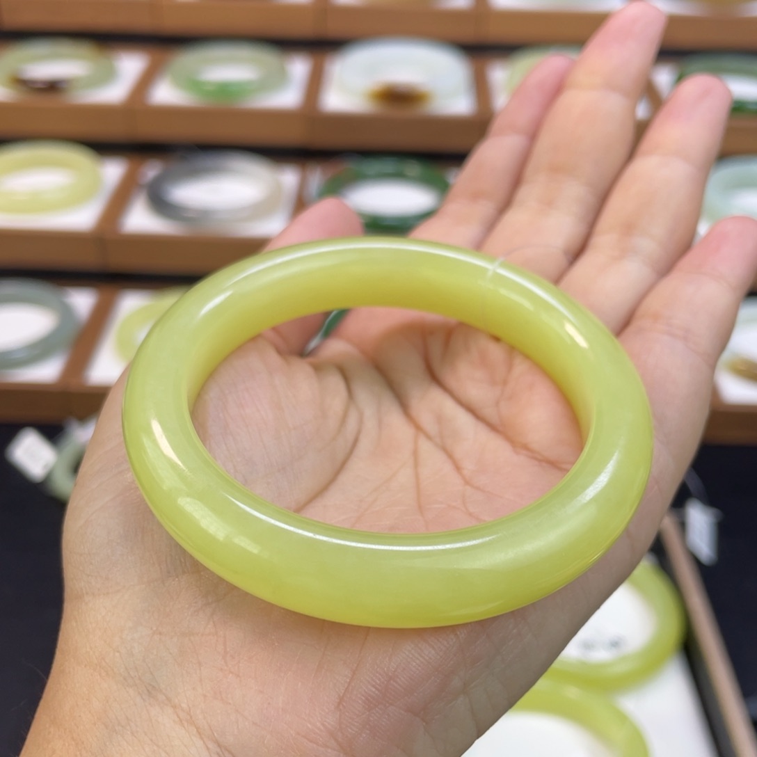 和田玉手镯未镶嵌J****a