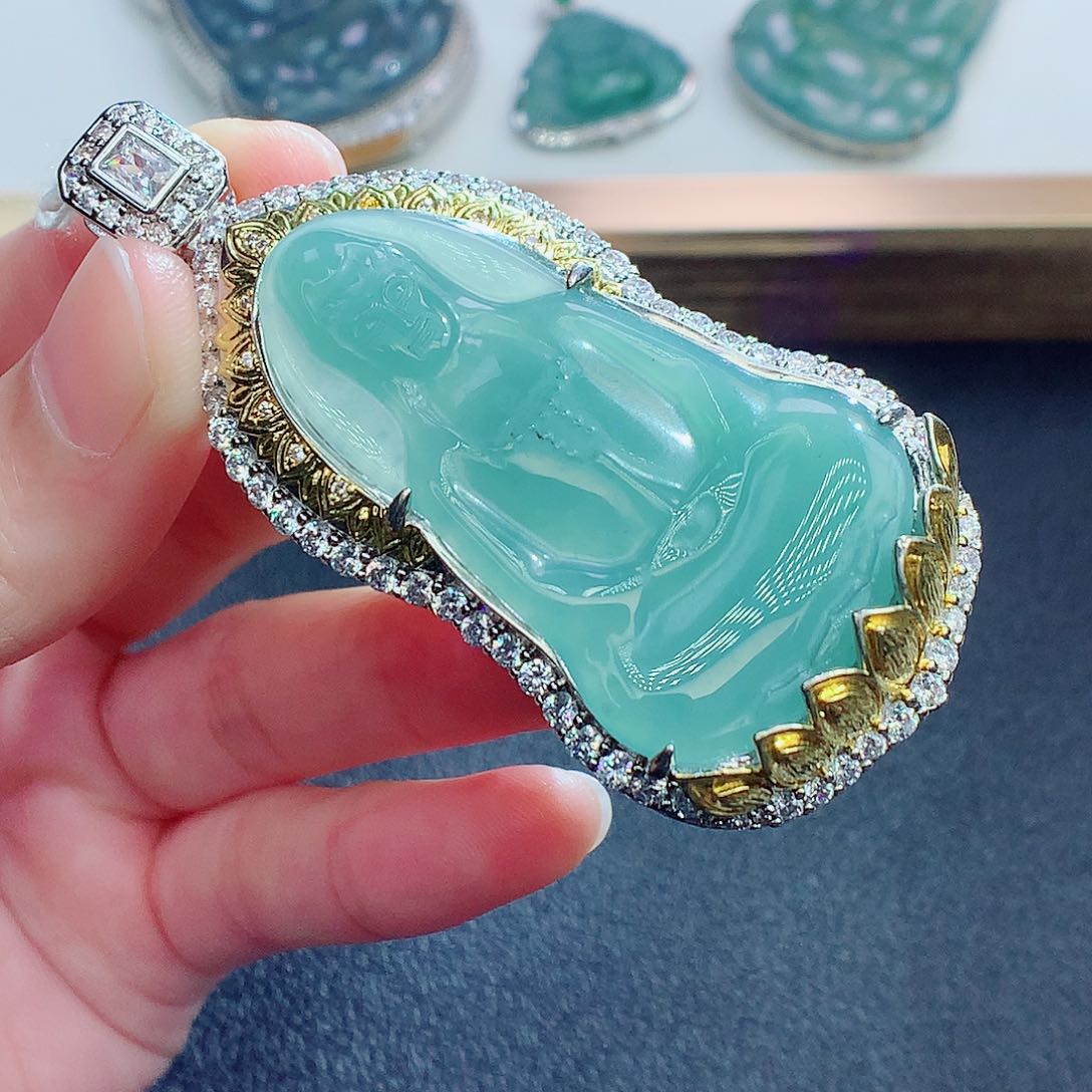 翡翠颈饰未镶嵌翡翠