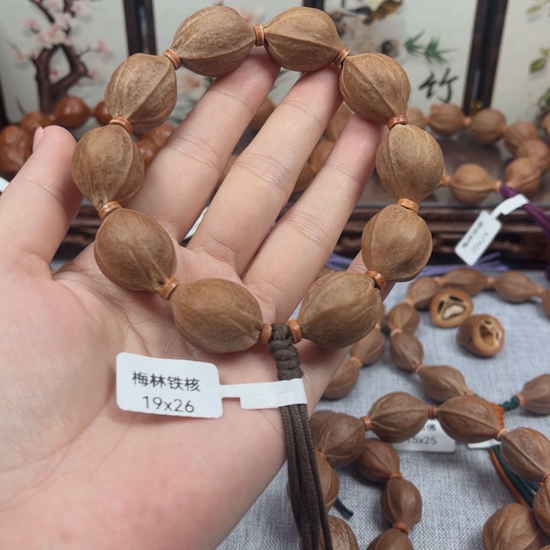 李****橄榄核吊坠梅林铁核19.26