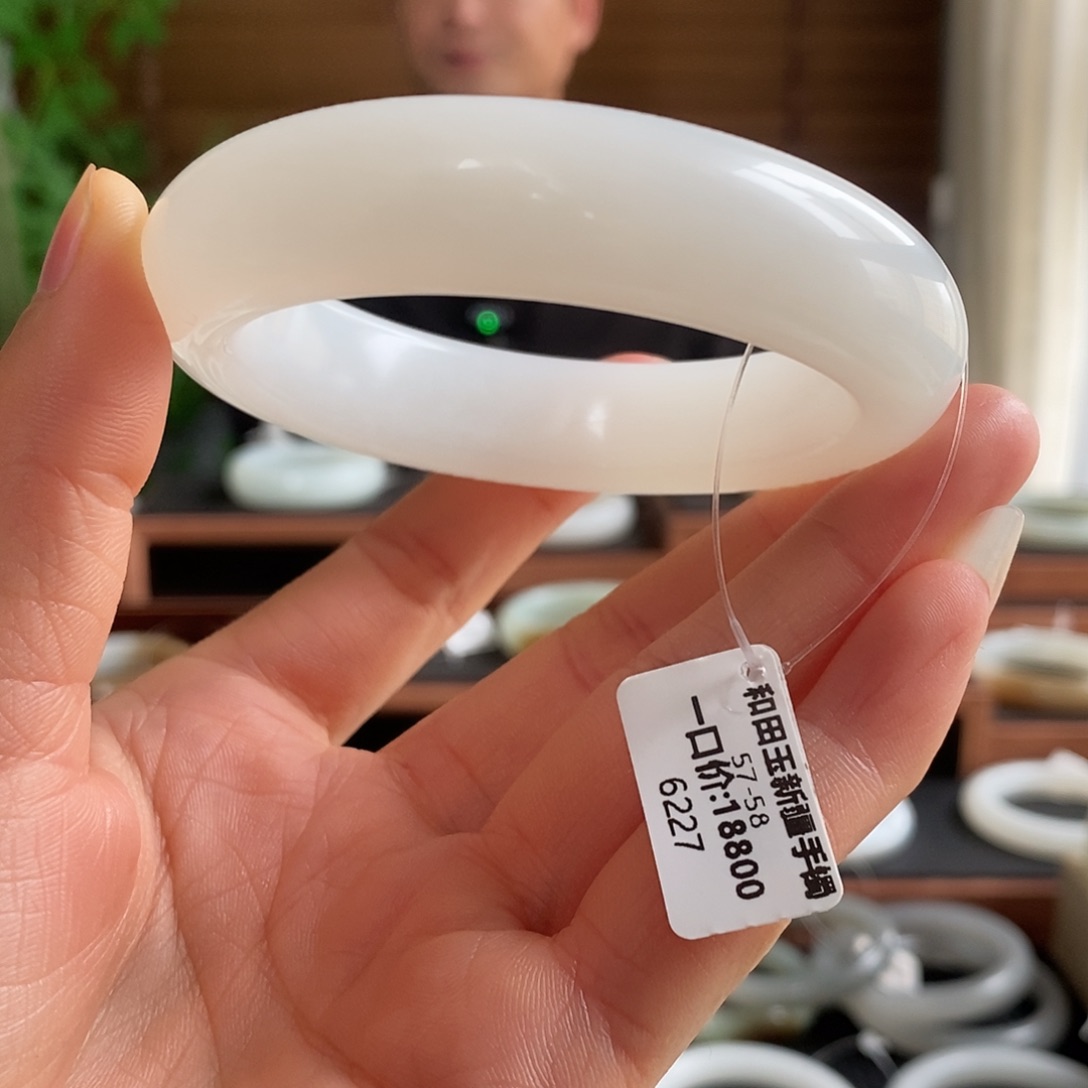 和田玉未镶嵌手镯6227