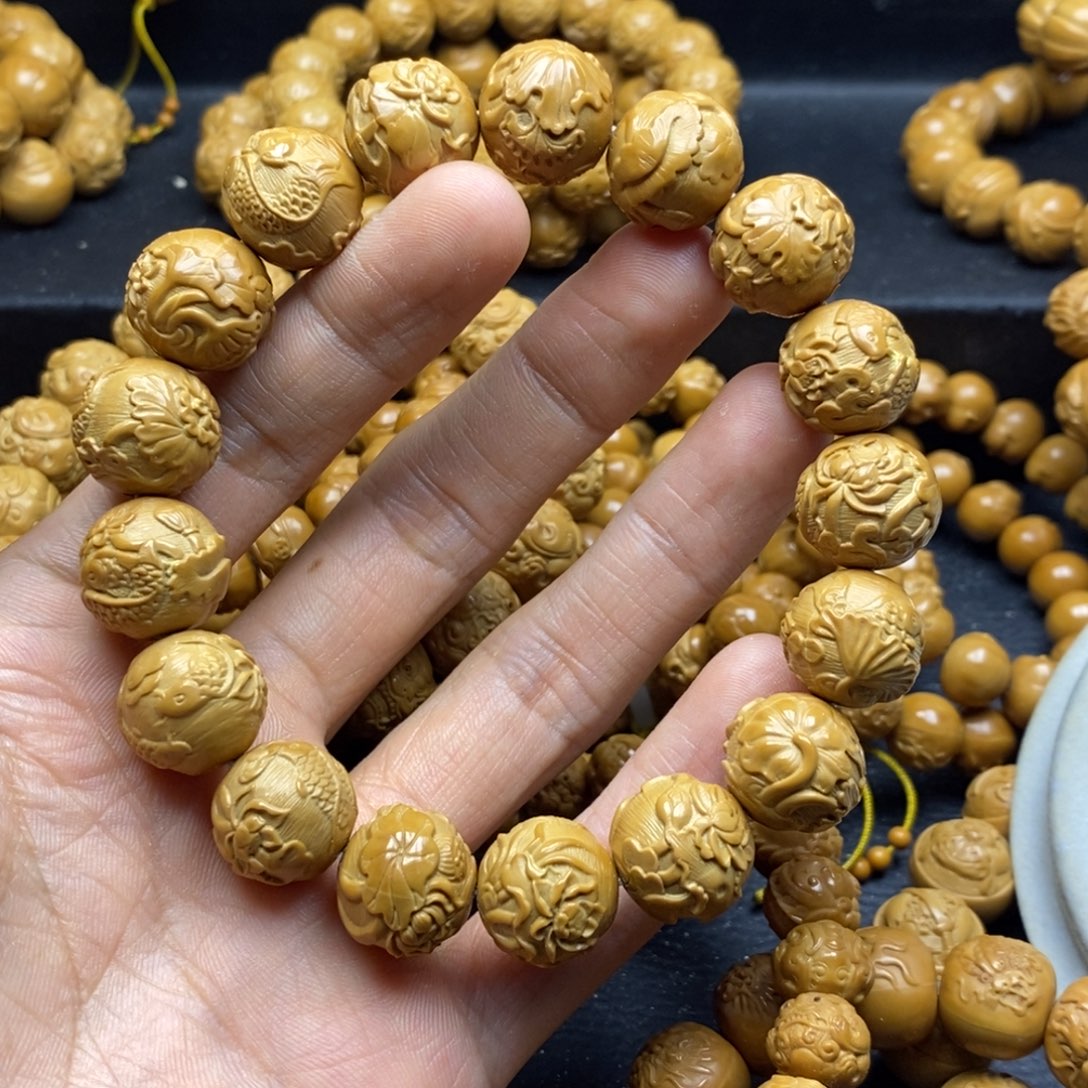 猴头核桃吊坠荷花鱼