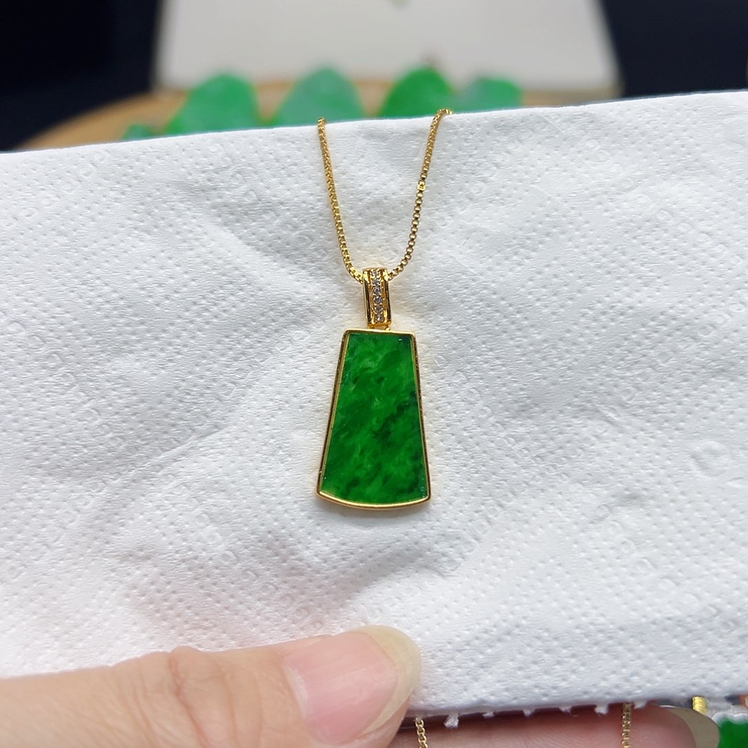 翡翠颈饰银S925镶嵌天然缅料A货一件