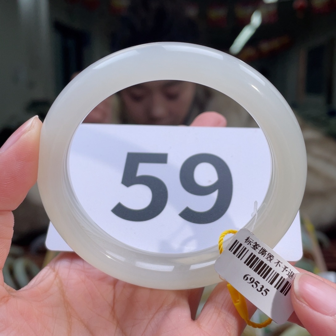 和田玉手镯未镶嵌色纹