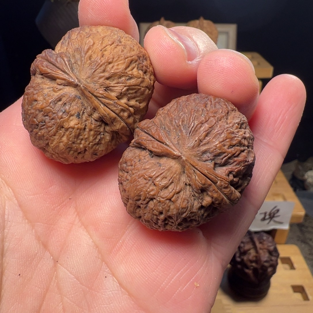 文玩核桃吊坠闷尖元宝36.5mm