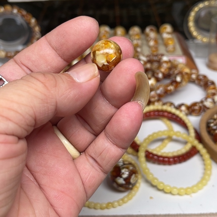 琥珀未镶嵌裸石16号