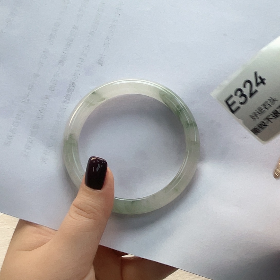 旺***头石英质玉（天山翠）未镶嵌手镯