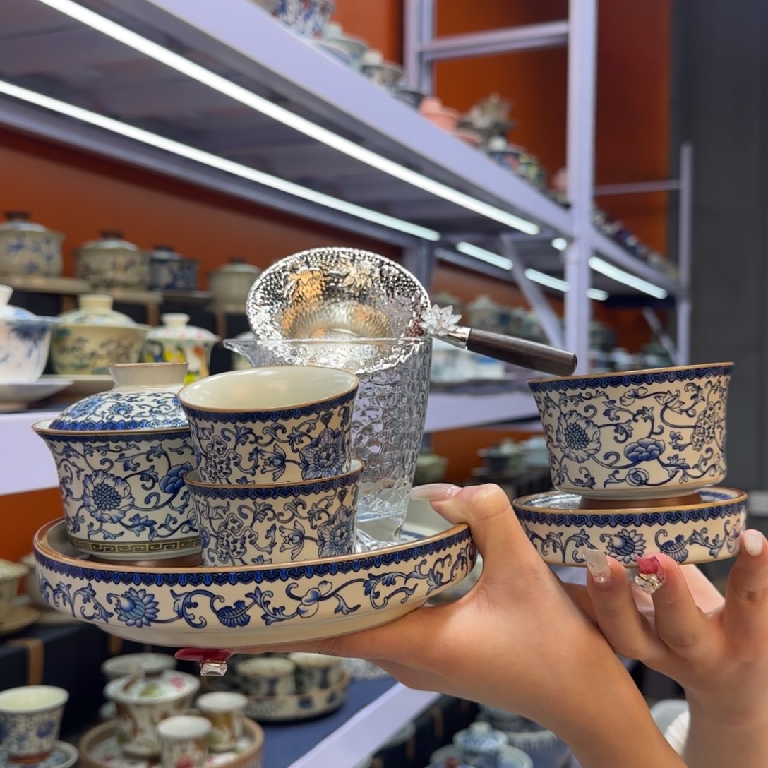 我在外面吃饭呢你在哪