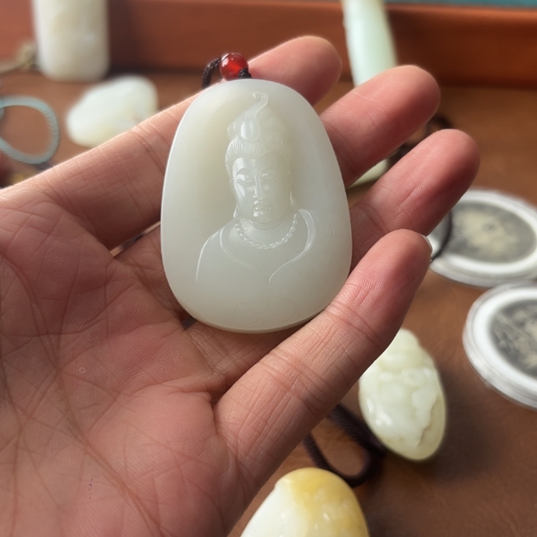 和田玉未镶嵌吊坠(赠链)