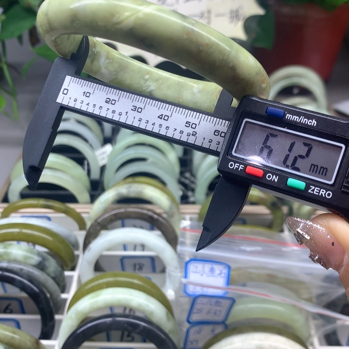 蛇纹石玉未镶嵌手镯34