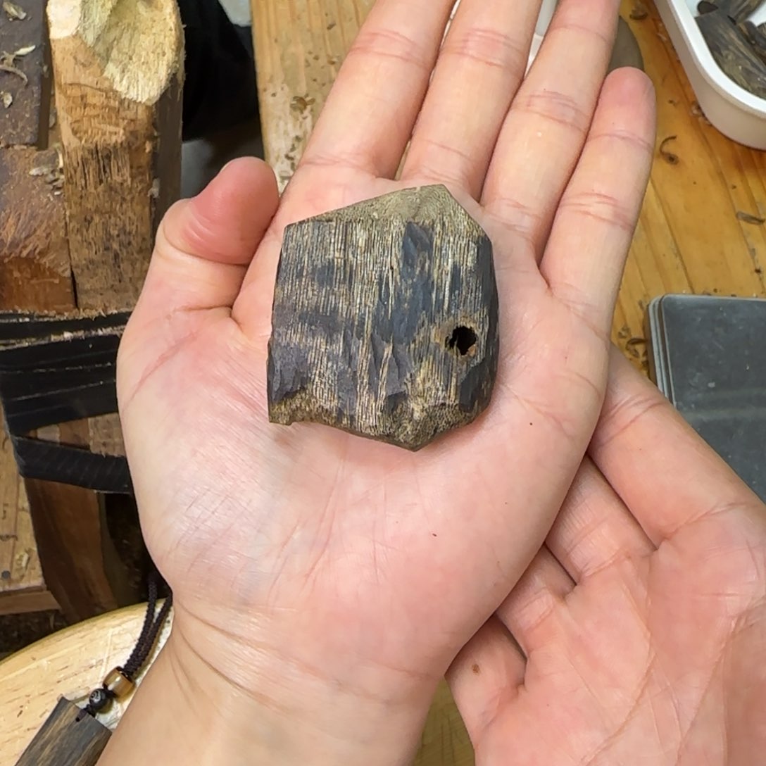 沉香吊坠素牌虫漏孔料