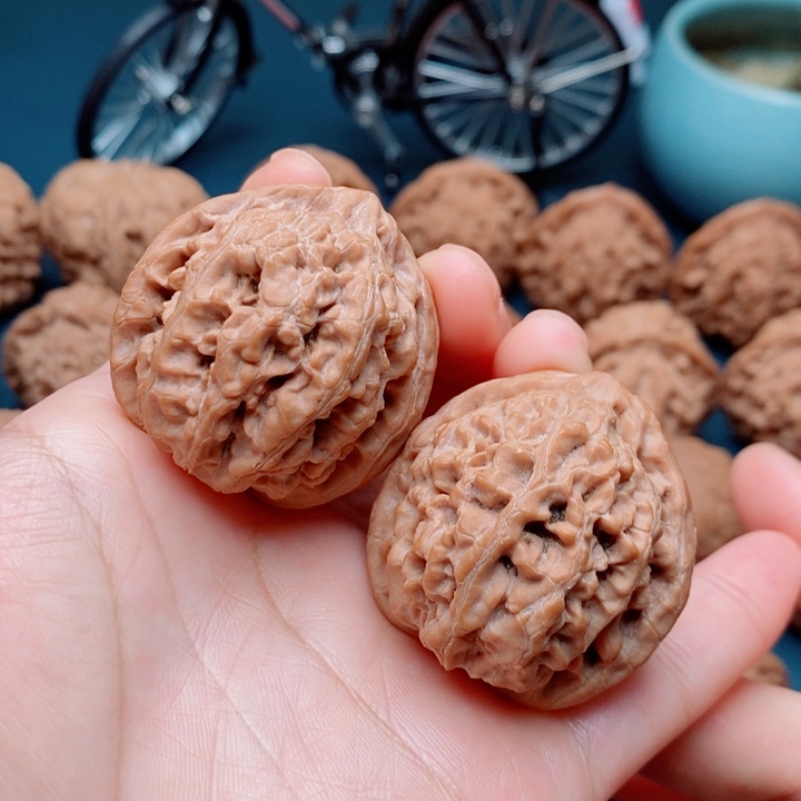 文玩核桃把件牡丹纹38全品