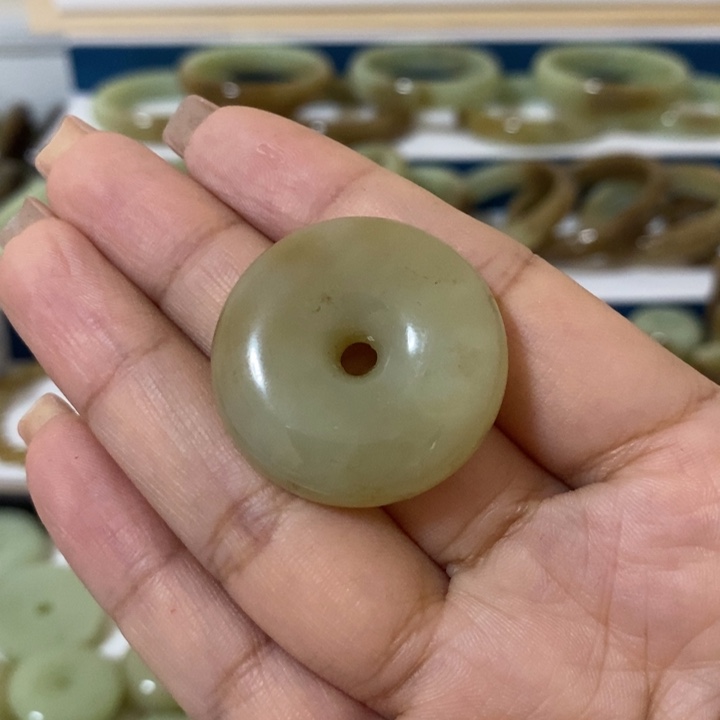 和田玉颈饰未镶嵌半**秋