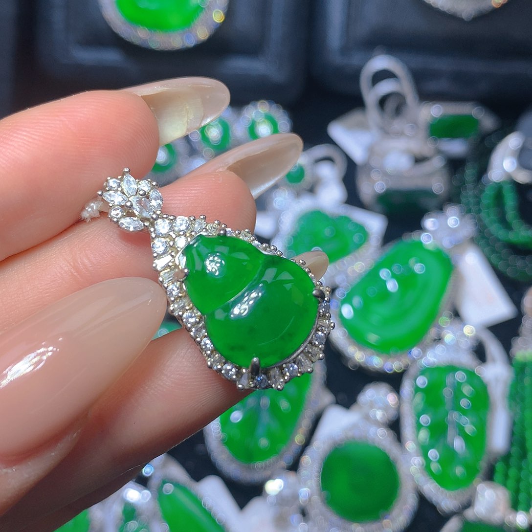 翡翠颈饰银S925镶嵌翡翠