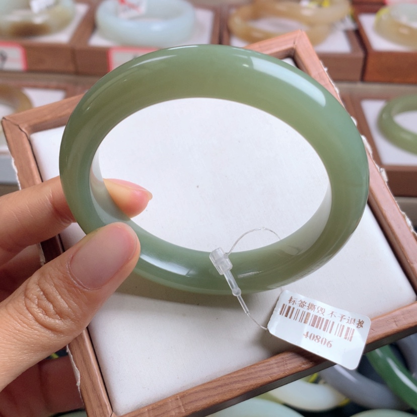 【闪购商品】和田玉手镯未镶嵌5556