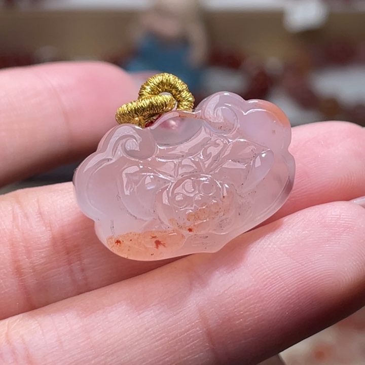 南红玛瑙牡丹花如意锁吊坠未镶嵌