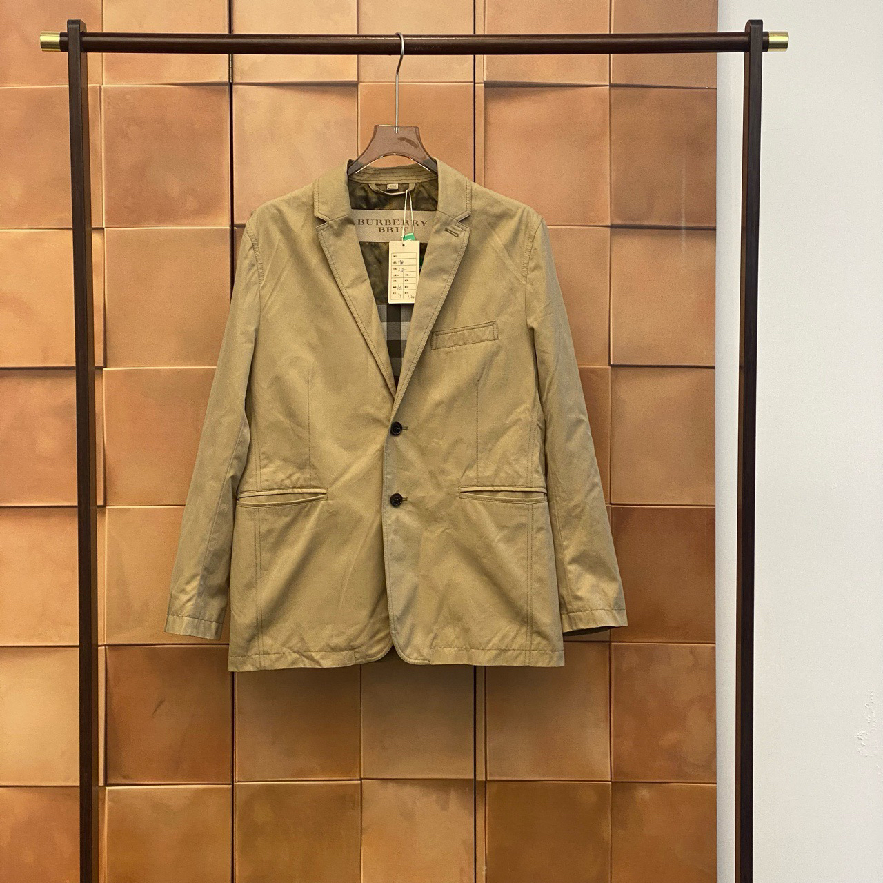 Burberry卡其色内里格纹外套/L码/99新/29346