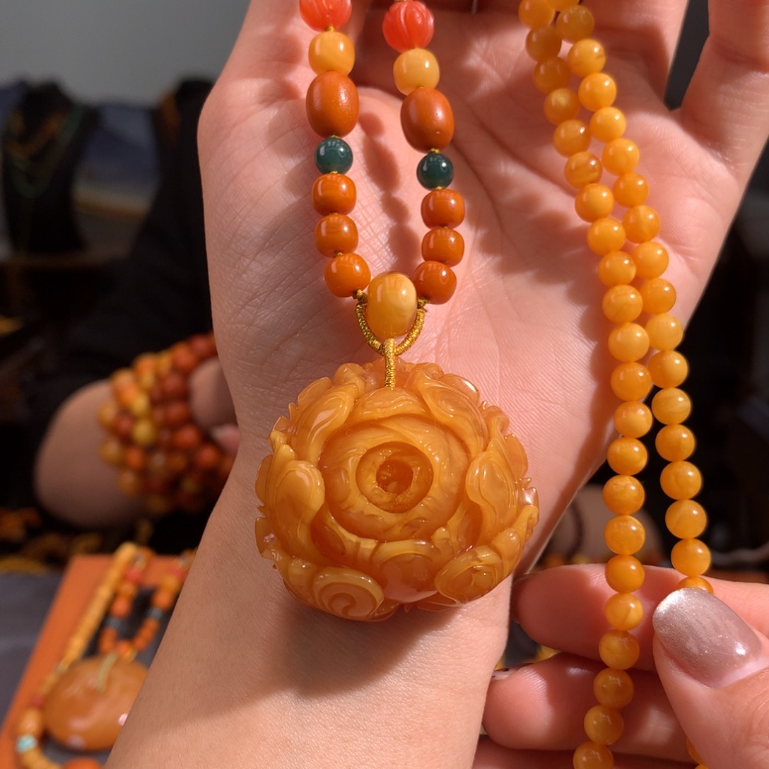 蜜蜡颈饰未镶嵌牡丹花