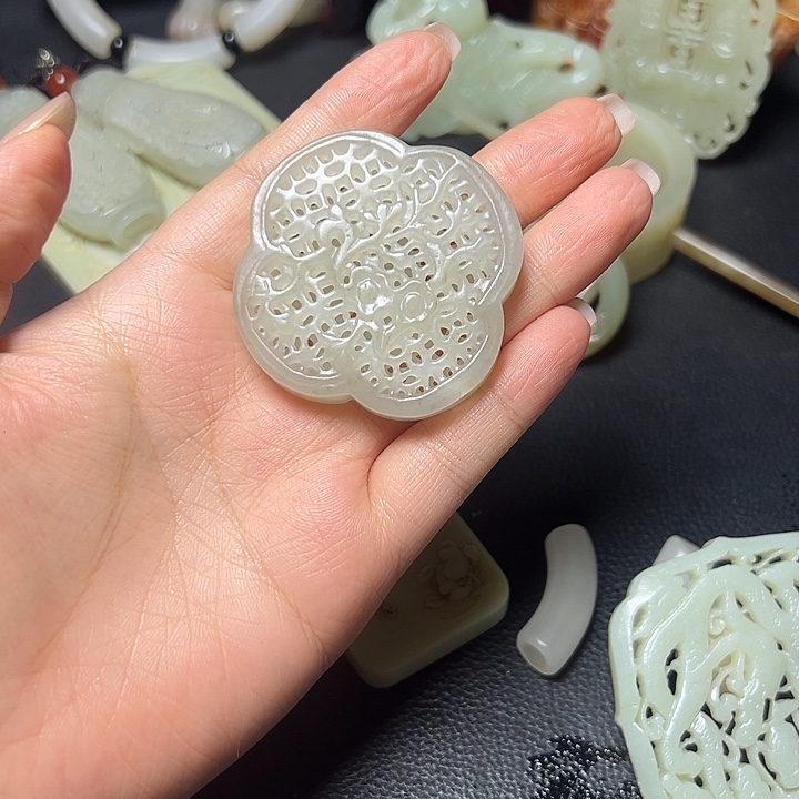 和田玉未镶嵌颈饰