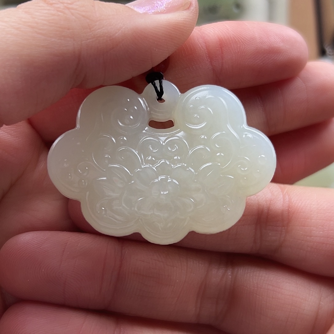 玉***和田玉未镶嵌颈饰