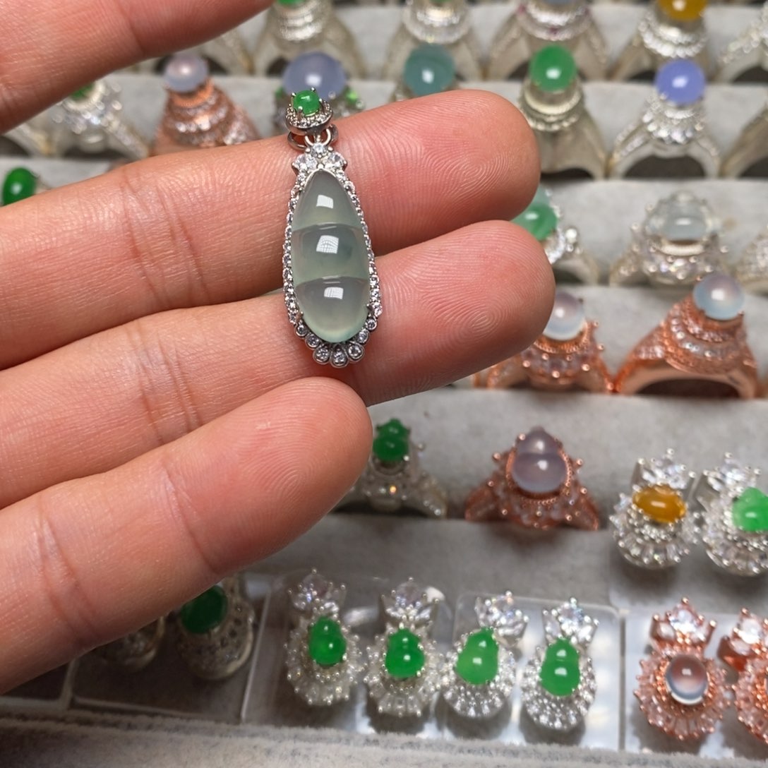 翡翠耳饰未镶嵌吊坠