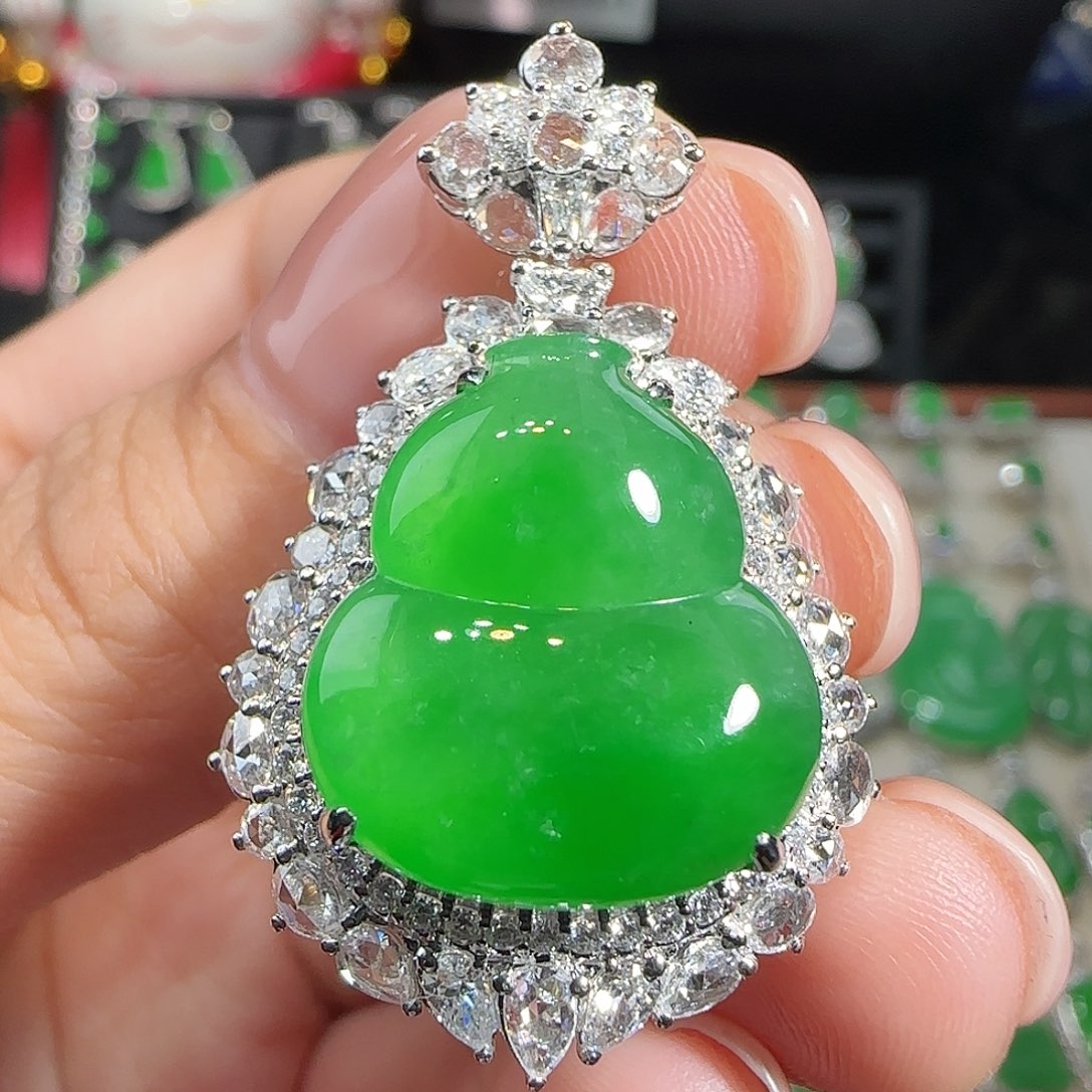 翡翠吊坠(不含链)18K金镶嵌