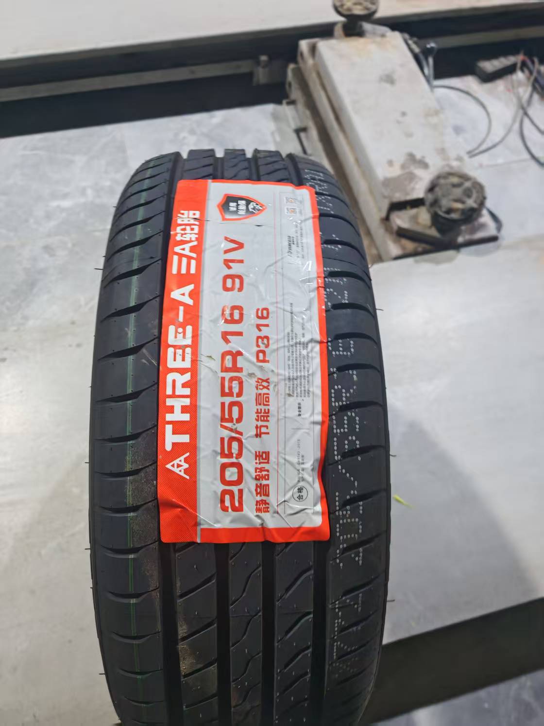 无品牌三A   轮胎   三年质保