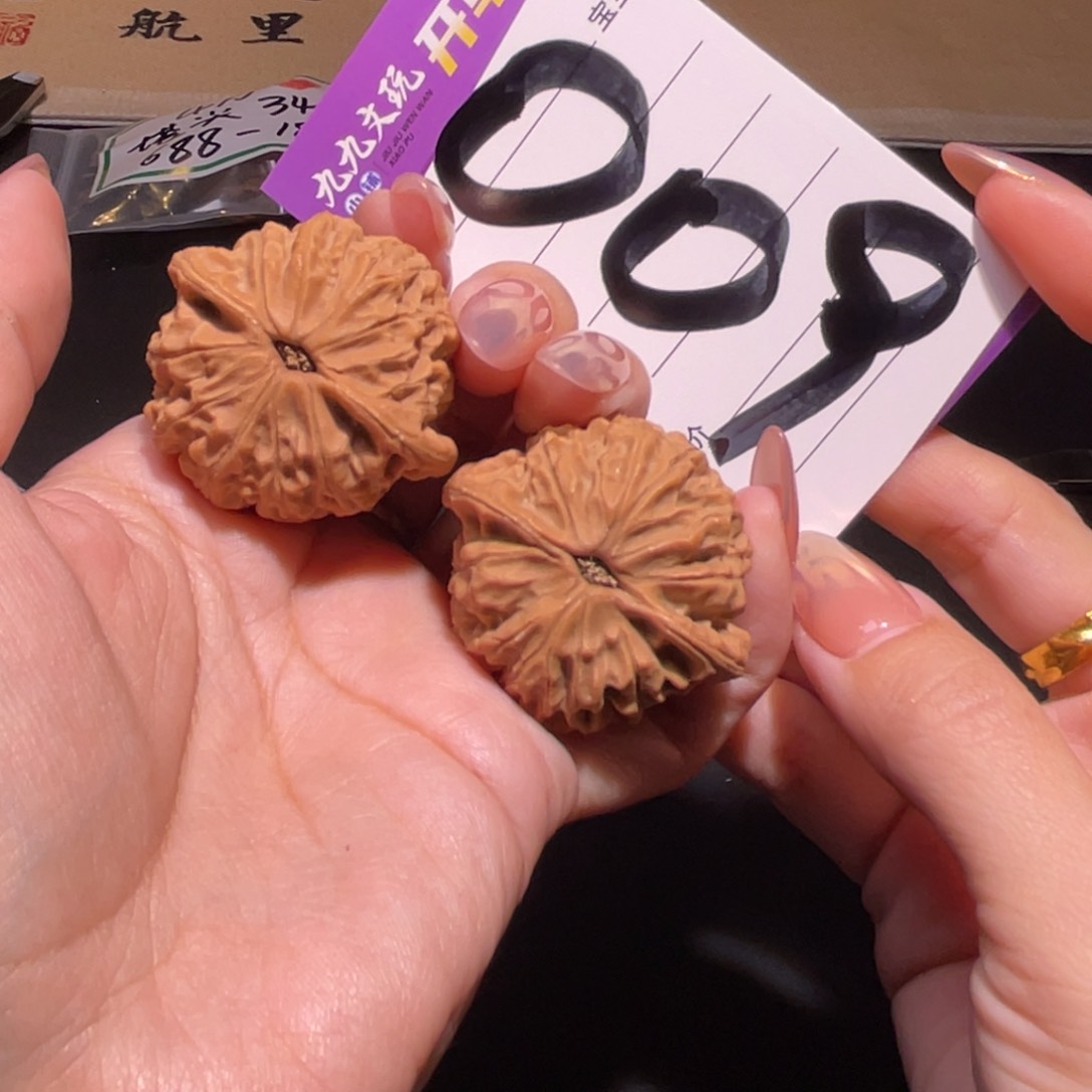 把件文玩核桃威****?39左右s金牛