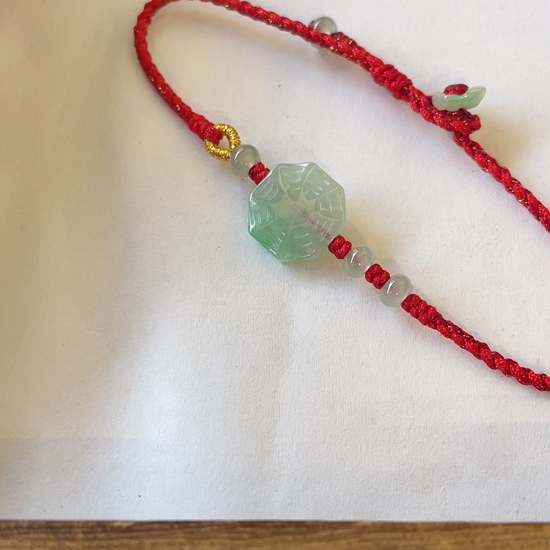 山***巧翡翠未镶嵌颈饰   