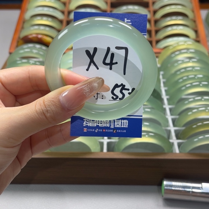 岫玉手镯未镶嵌小****饺