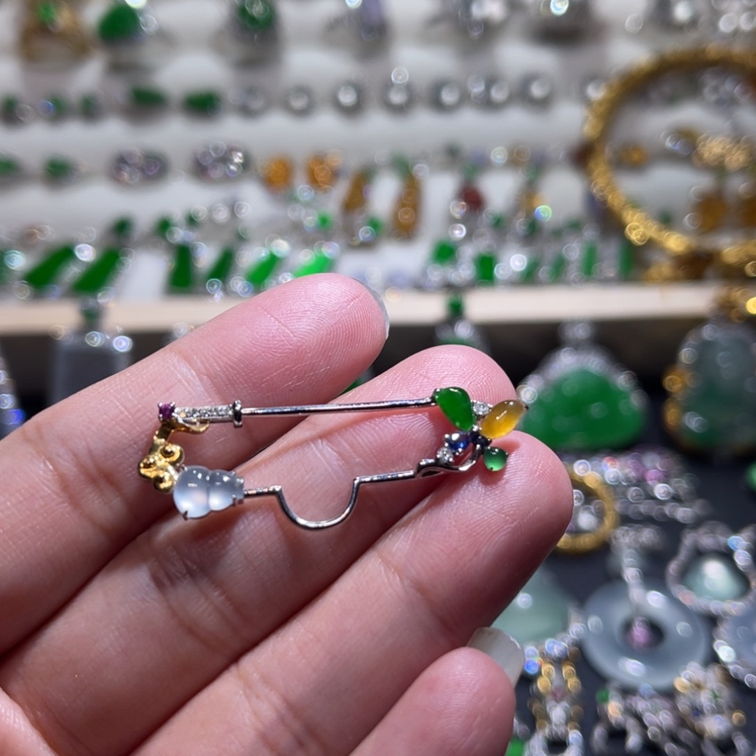 翡翠吊坠(不含链)18K金镶嵌别针