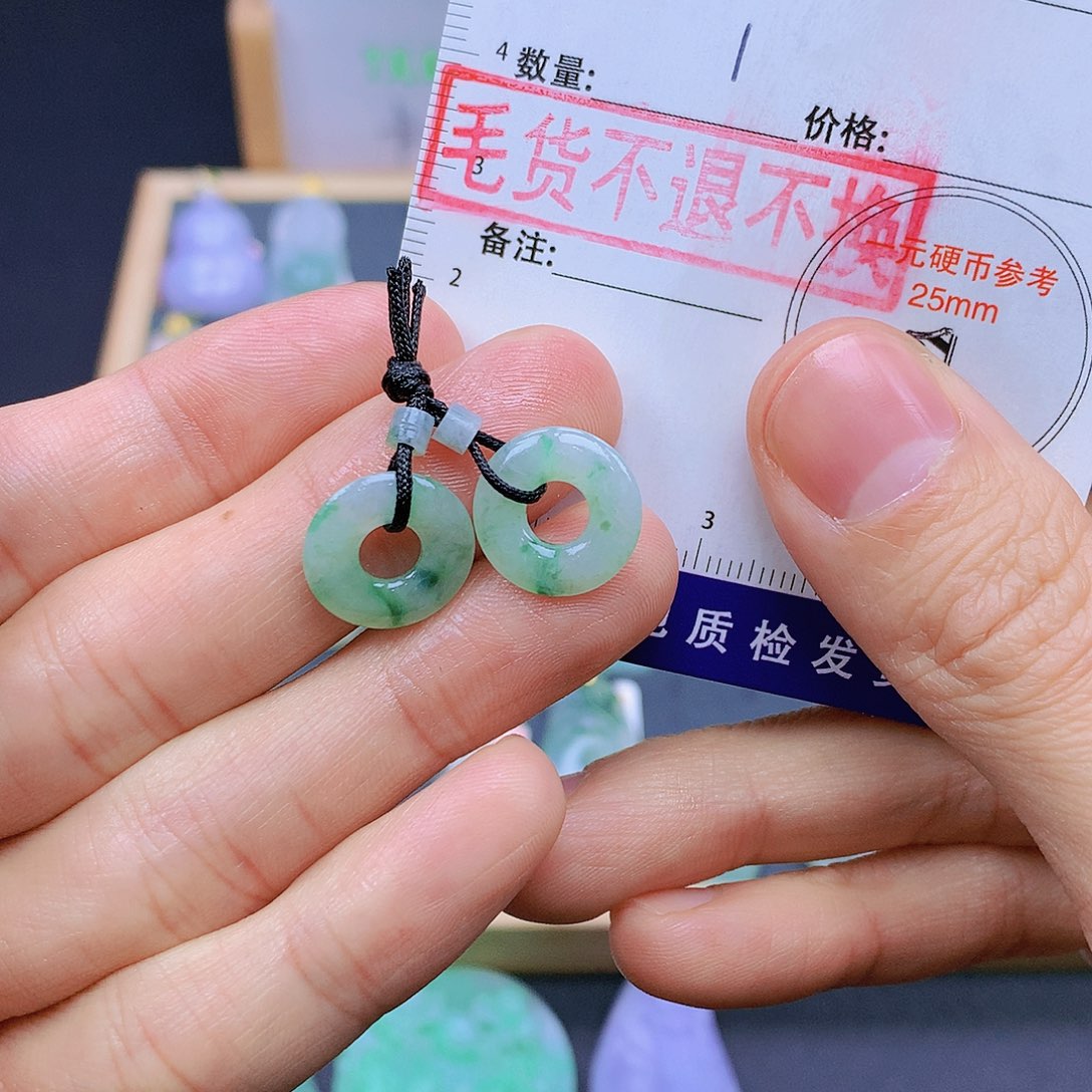 翡翠未镶嵌颈饰翡翠