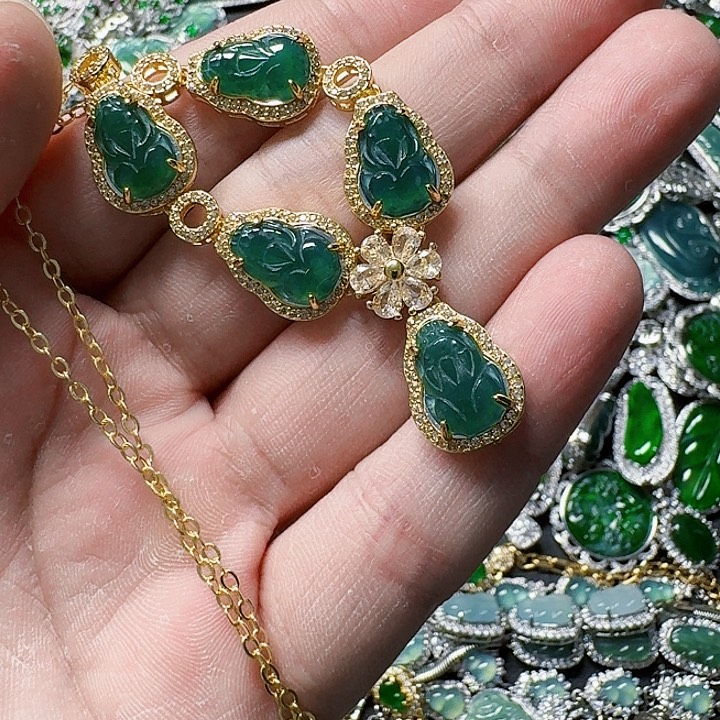 翡翠颈饰未镶嵌天然A货翡翠放漏