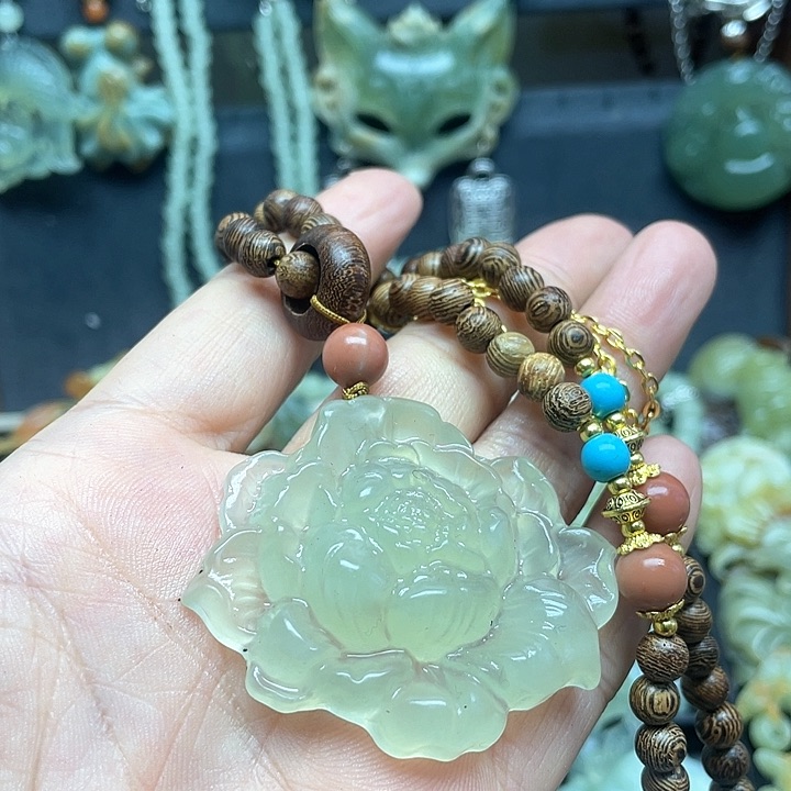 未镶嵌蛇纹石玉颈饰