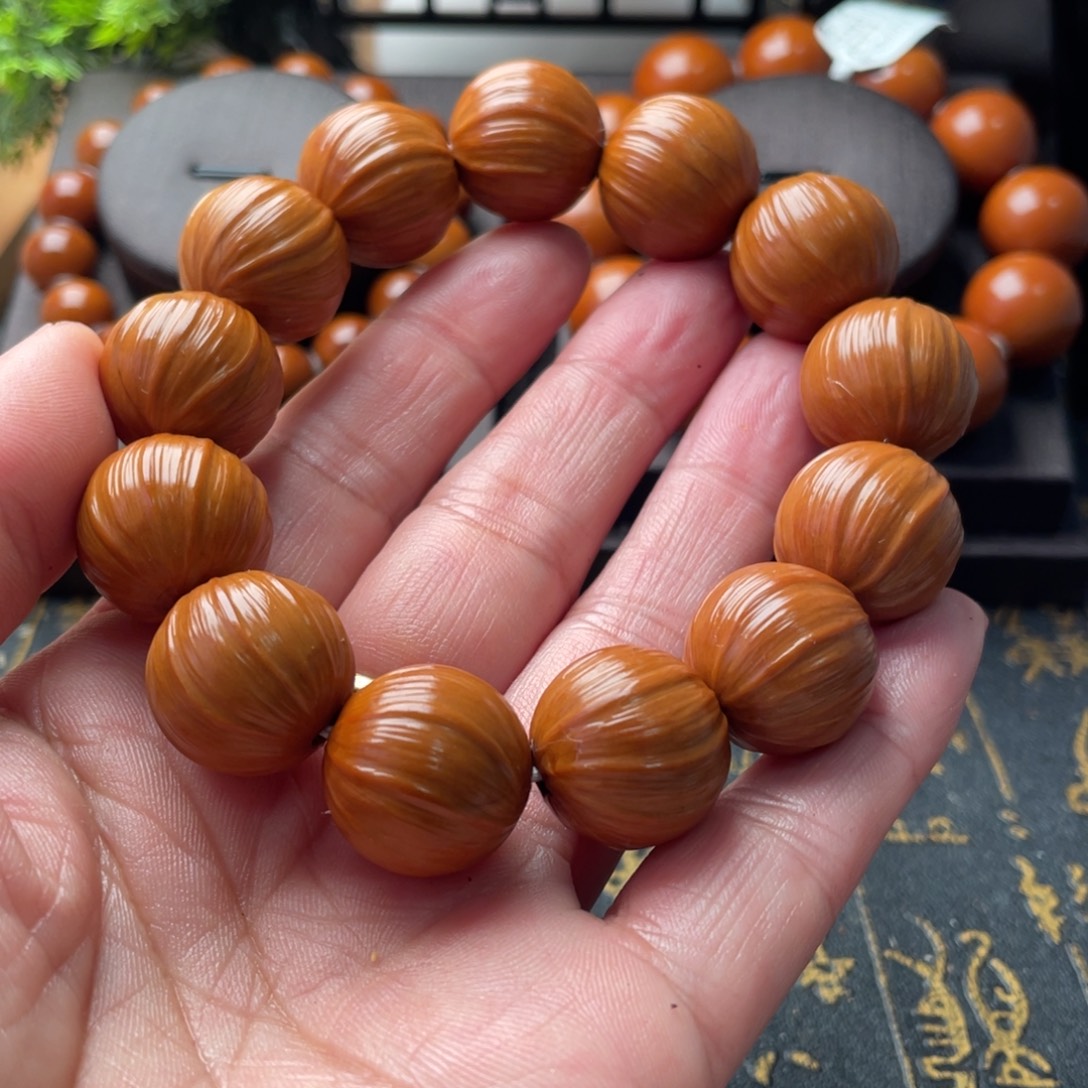 王***一吊坠橄榄核橄榄1.8