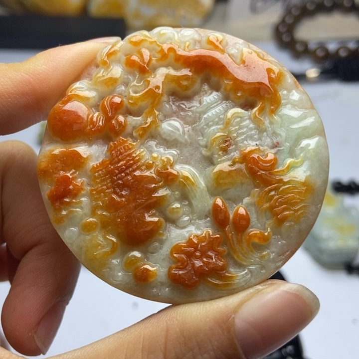 翡翠颈饰未镶嵌翡翠
