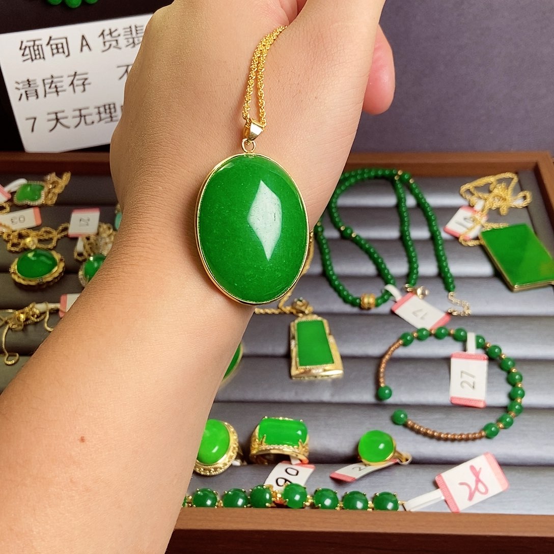 颈饰18K金镶嵌翡翠04
