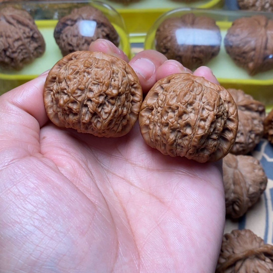 文玩核桃吊坠血麒麟40