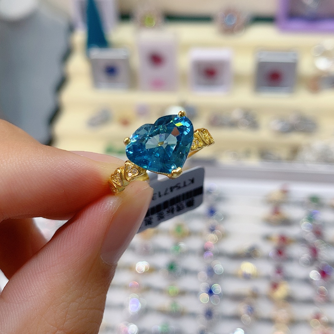 宝****天然锆石银S925镶嵌戒指