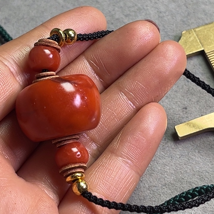 颈饰琉璃勇*琉璃………