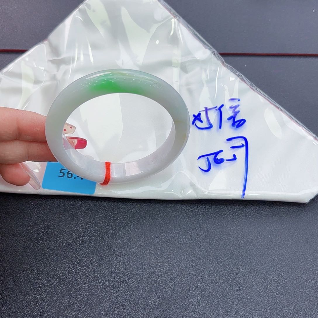 翡翠手镯未镶嵌手镯