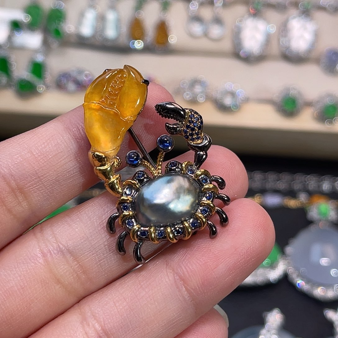 翡翠18K金镶嵌颈饰螃蟹胸针吊坠