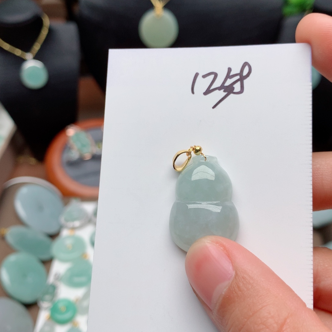 翡翠颈饰合金吊坠