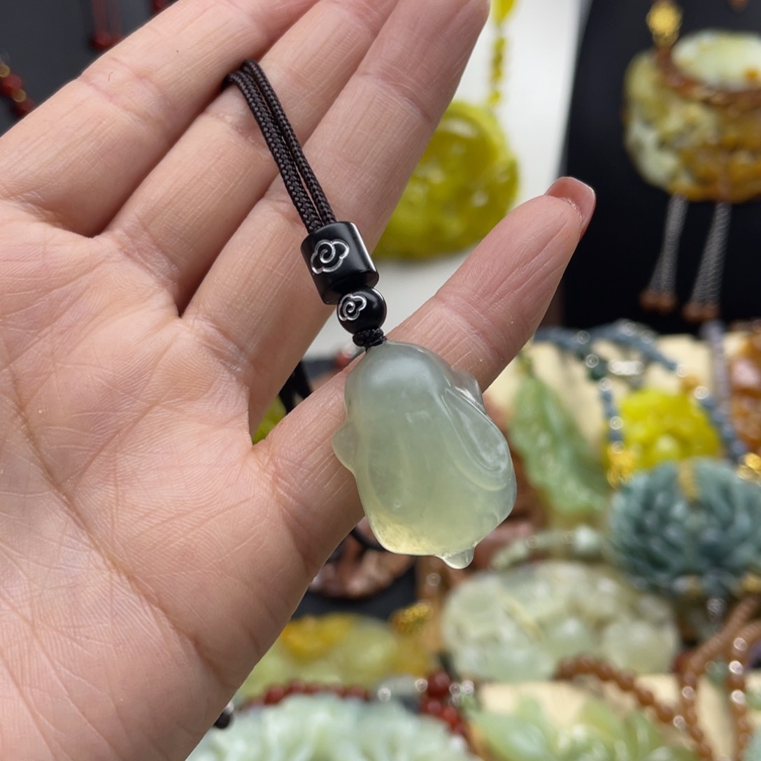 未镶嵌蛇纹石玉颈饰