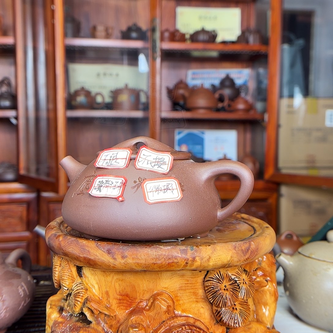 紫砂茶壶没有证书。不退不换。 微瑕