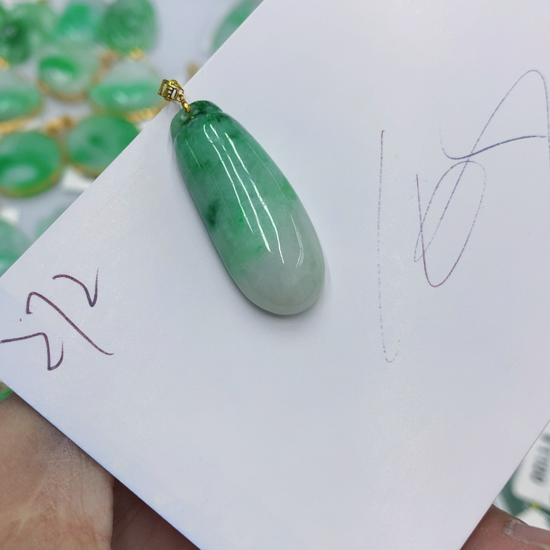 翡翠颈饰18K金镶嵌翡翠