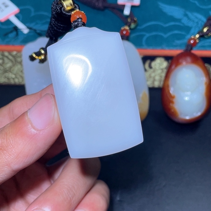 和田玉未镶嵌颈饰J