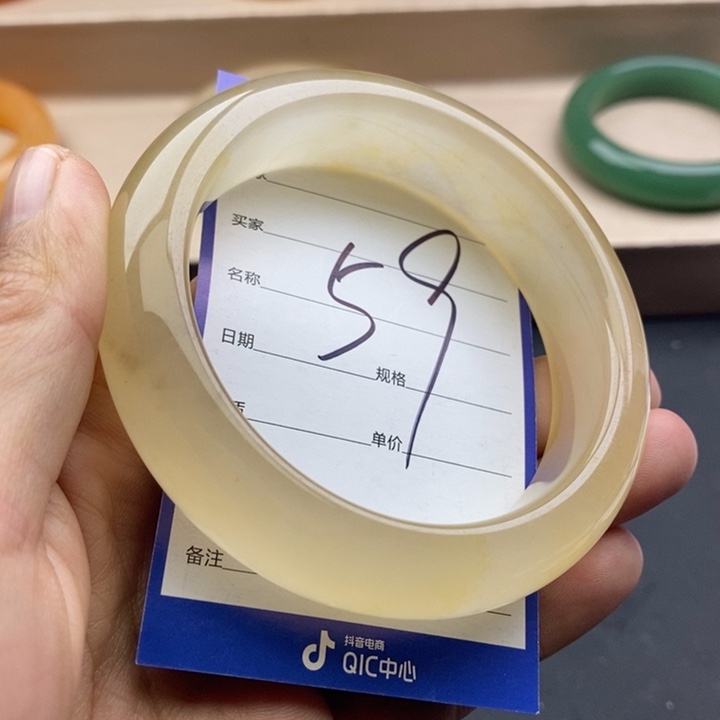 石英质玉未镶嵌手镯