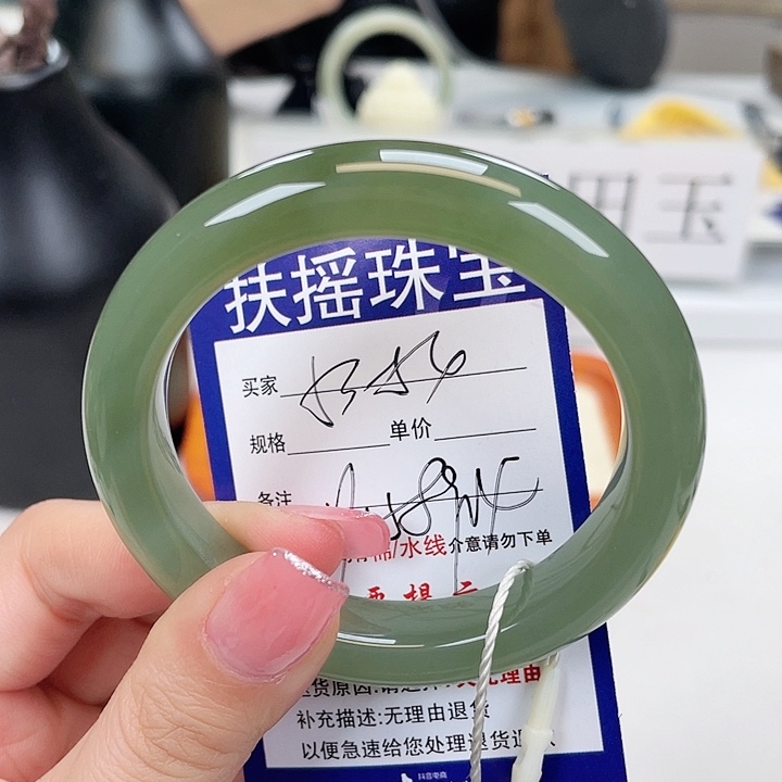 和田玉手镯未镶嵌
