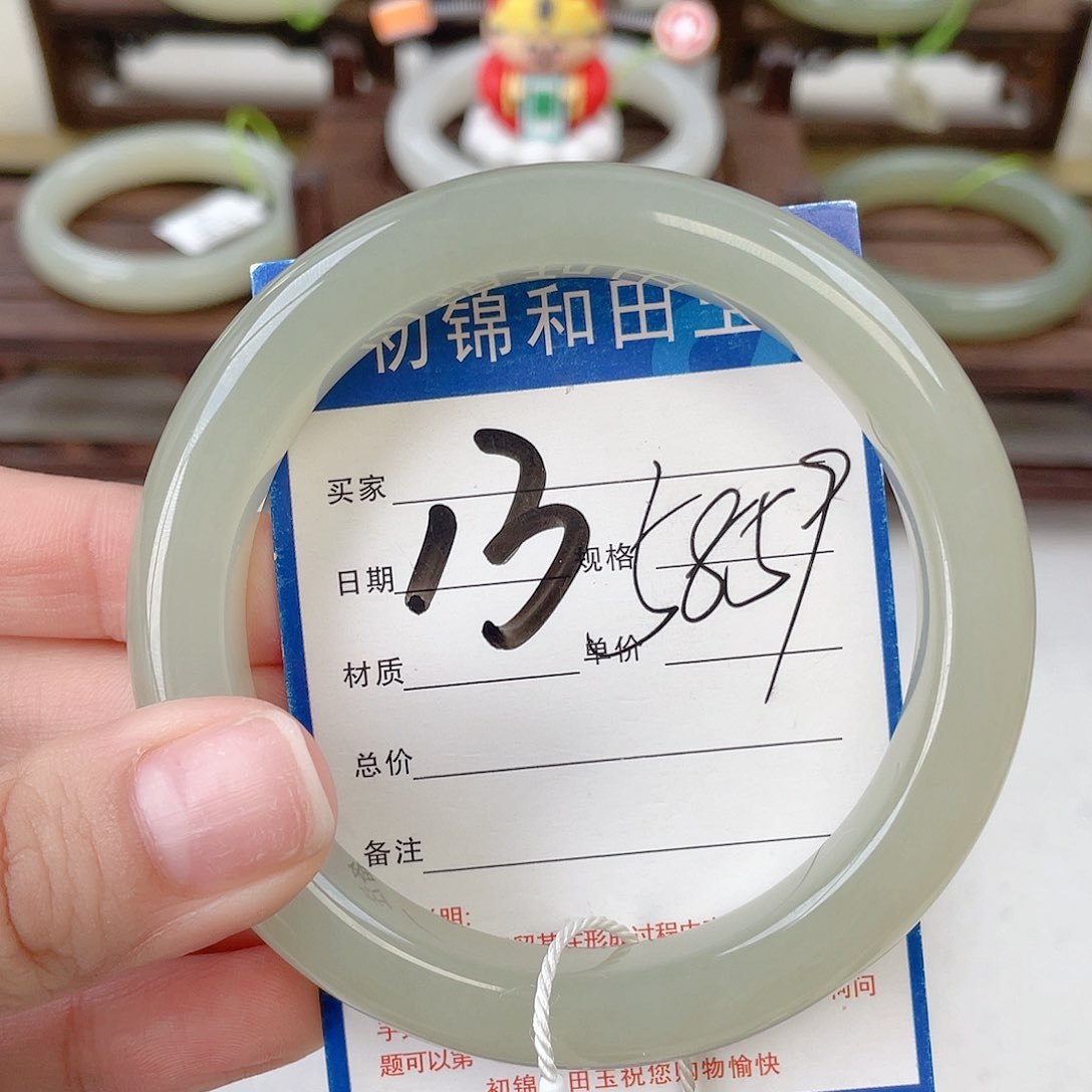 和田玉手镯未镶嵌